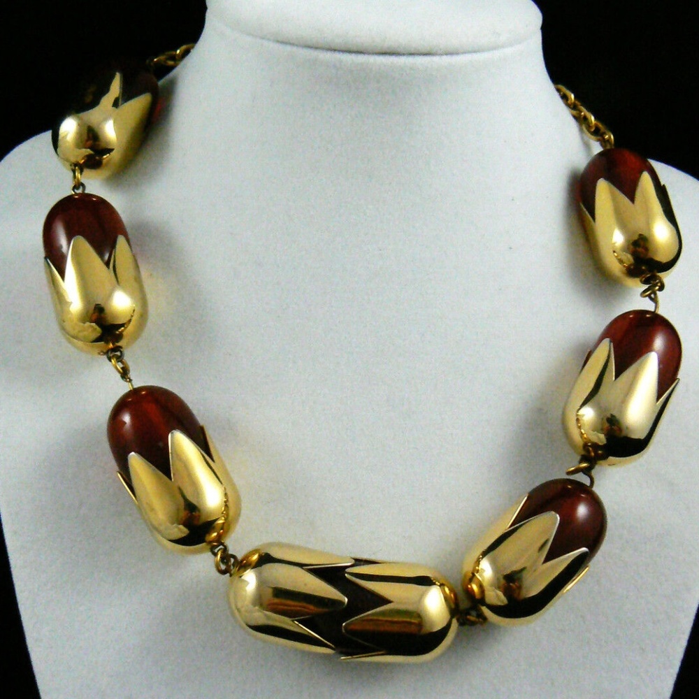 Gold Tone metal Amber color crowned beads fashion collar Necklace 17"